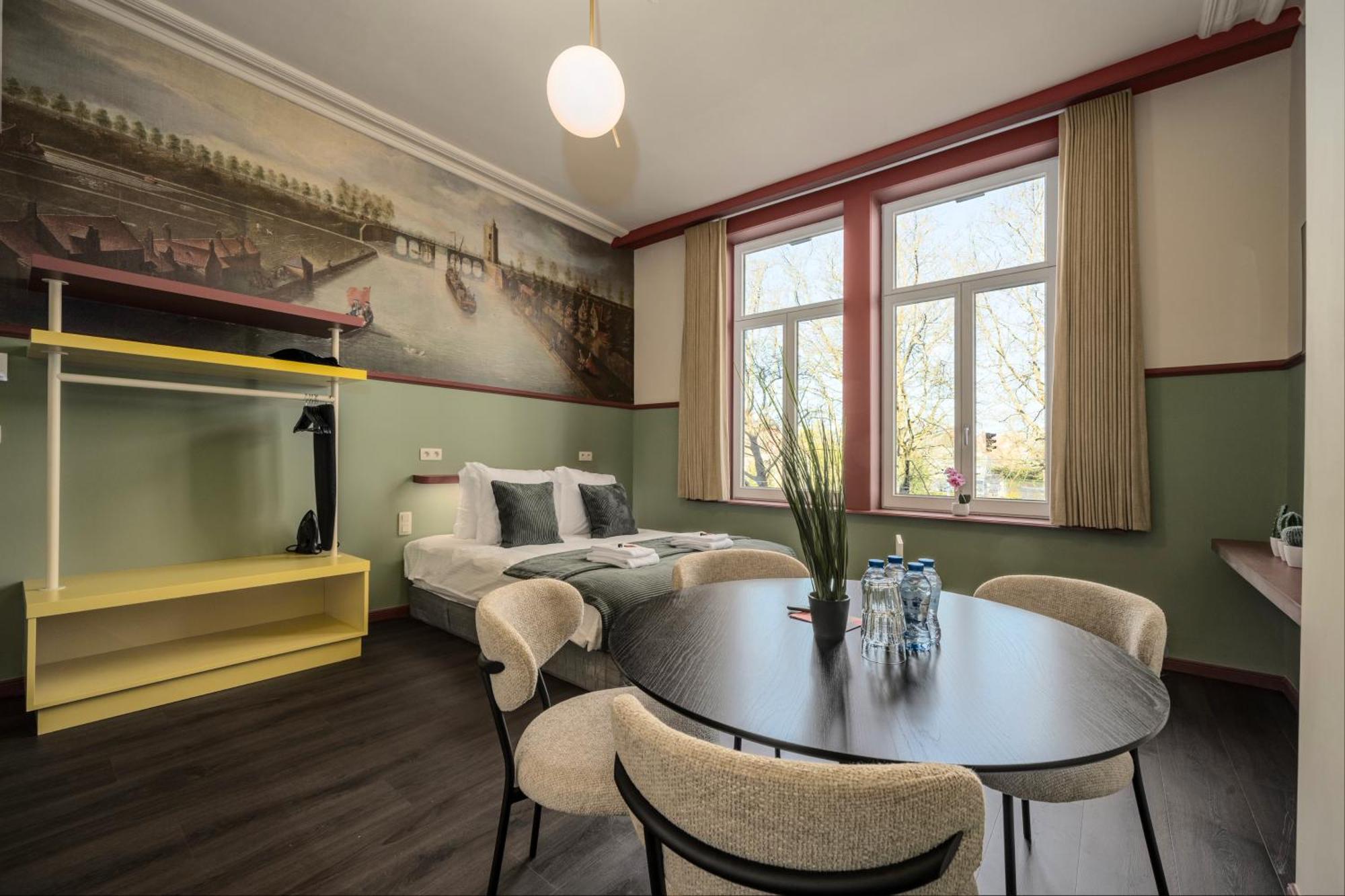 The Queen's Twelve By Romy&travis Aparthotel Brügge