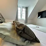 B&B Contrast
