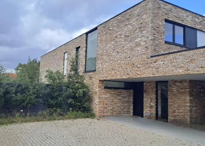 Modern Spatious House Near Bruges