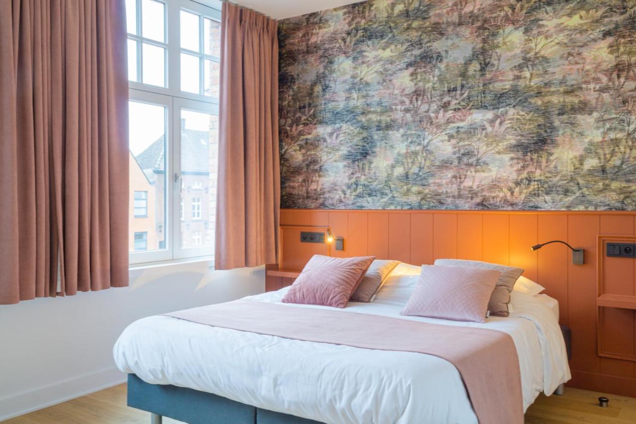 Bed & Breakfast Contrast