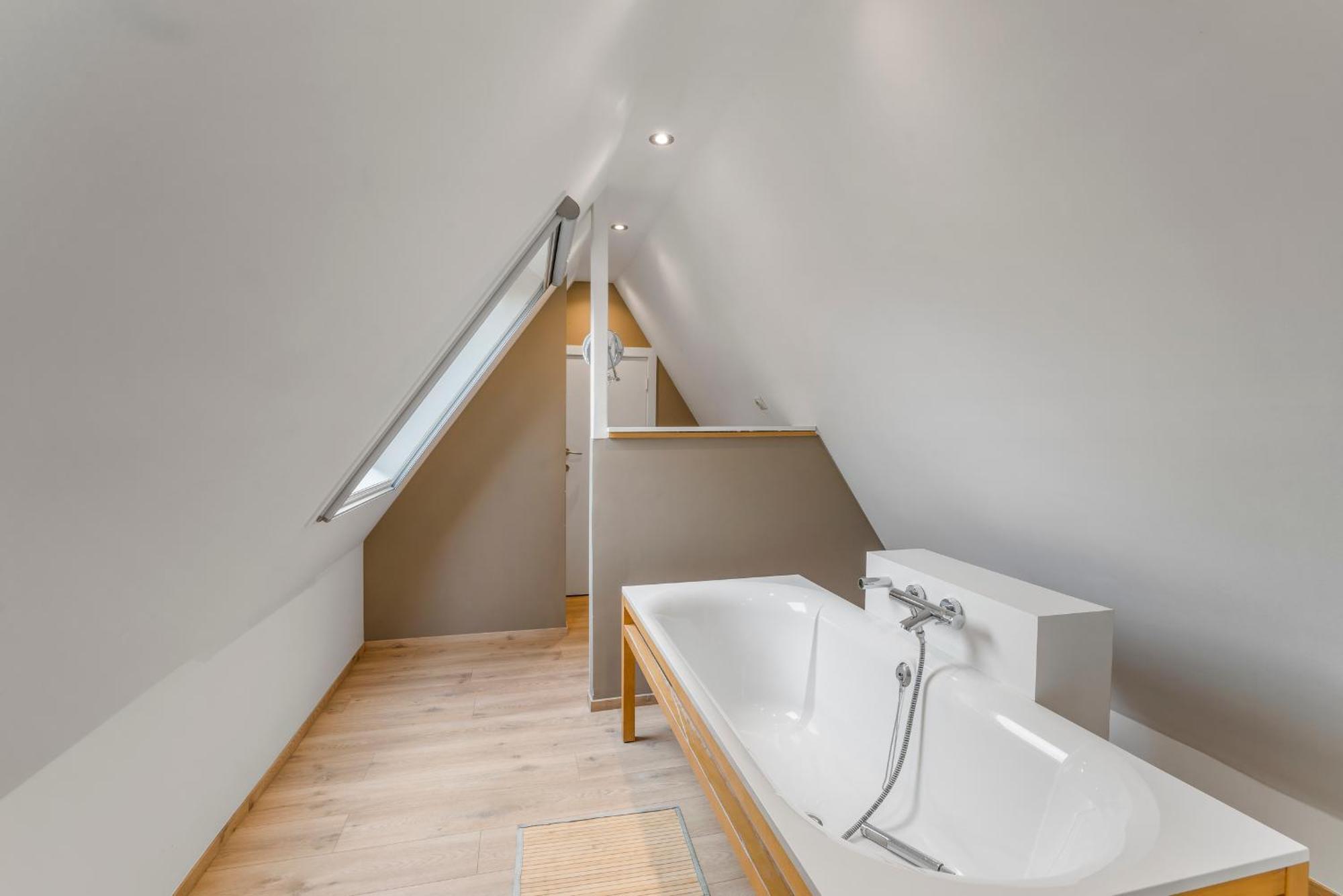 Brugse Charme Met Tuin Aan Het Water 8p Vakantiehuis *