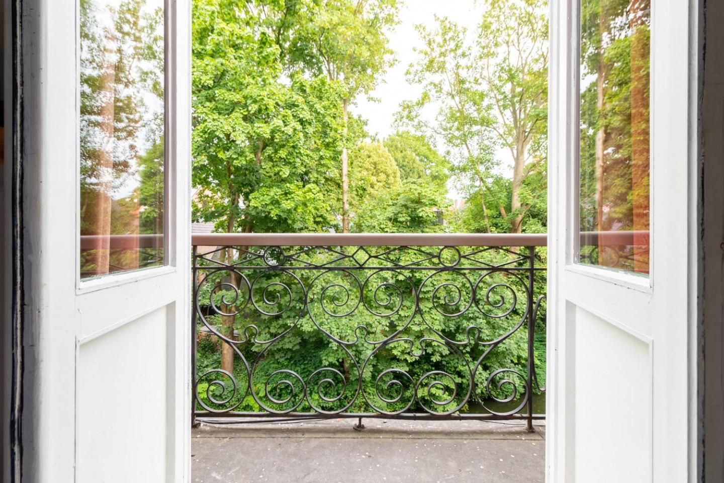 Hotel Entree - Canal View