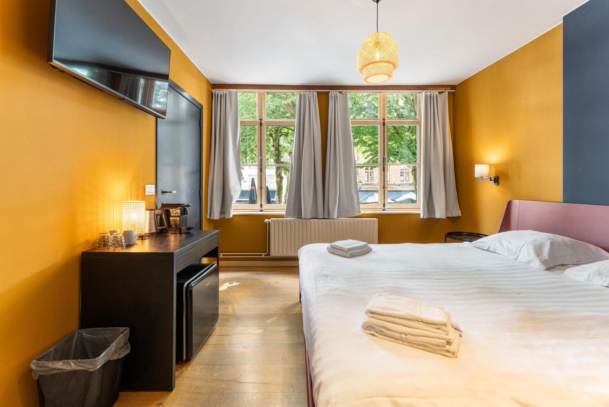 Lake Suites Bed & Breakfast 3*