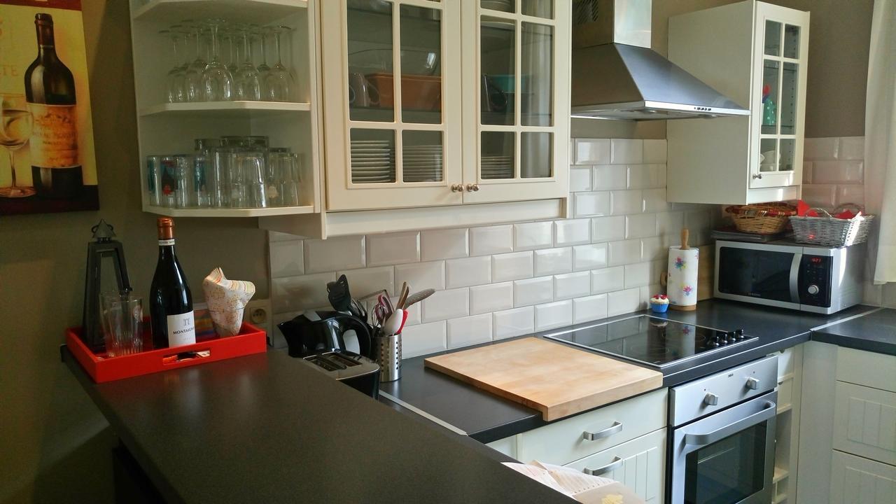 Anna Paula, In A Beautiful Quiet Street, 2 King Beds-2 Bathrooms & Private Garage Apartment Bruges